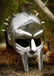 Maximus gadijatorska kaciga iz filma Gladijator